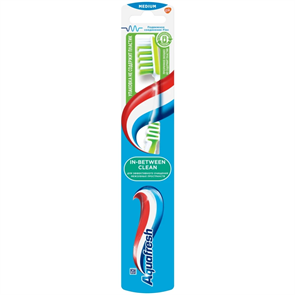 Зубная щетка Aquafresh in-between clean средней жесткости
